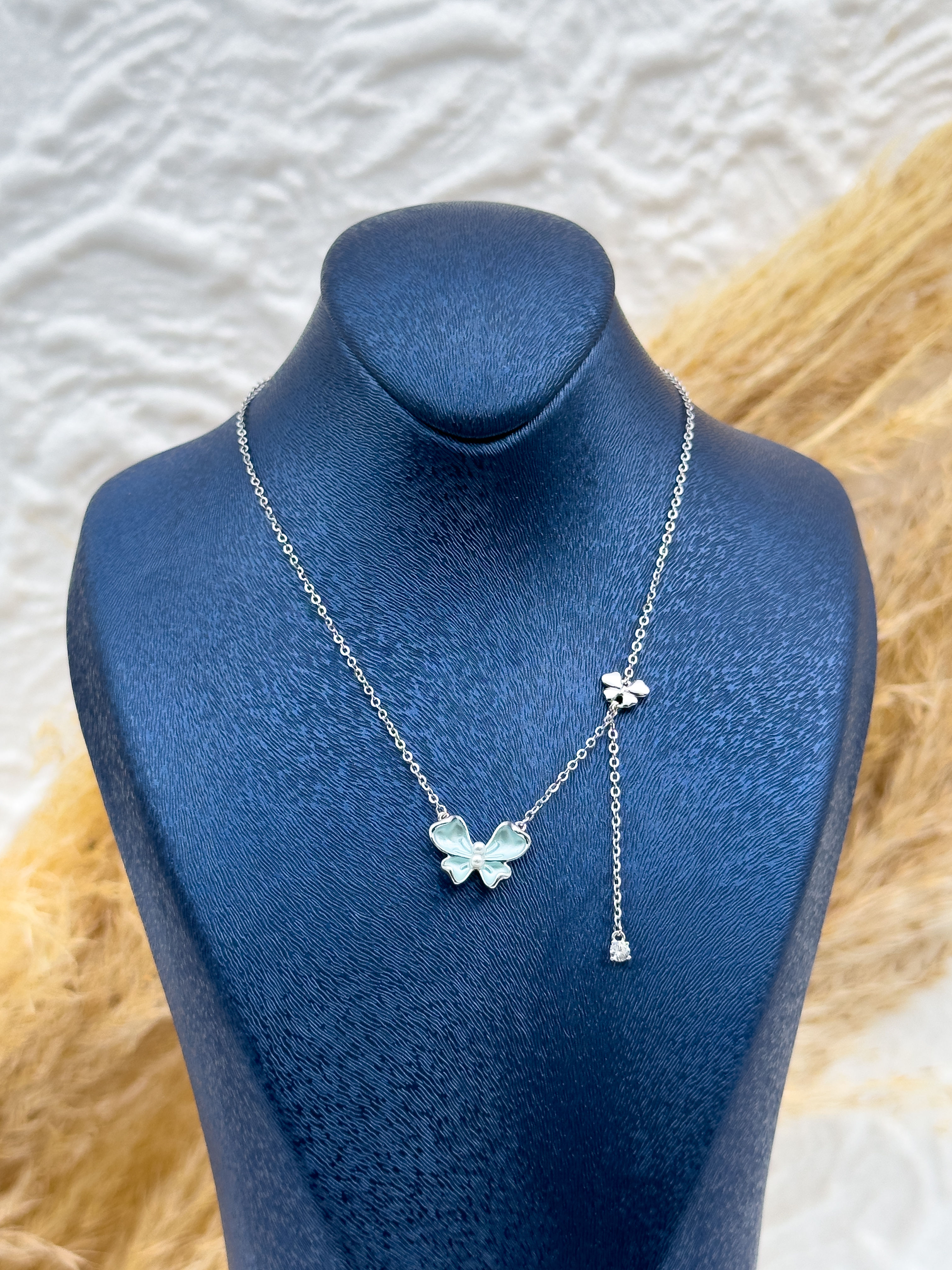 925 Ayar Gümüş Mavi Sedef Taşlı Kelebek Figürlü Kadın Kolye